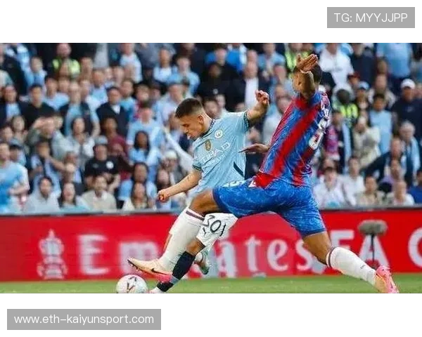 两大豪门爆发冲突！球员推搡主帅画面疯传