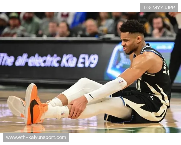 雄鹿内部确认字母哥伤情至少缺席两周 雄鹿内部确认字母哥伤情至少缺席两周