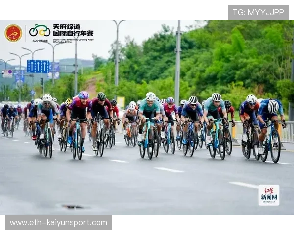 成都自行车比赛现场惊现集体摔车，观众震惊，成都自行车赛道