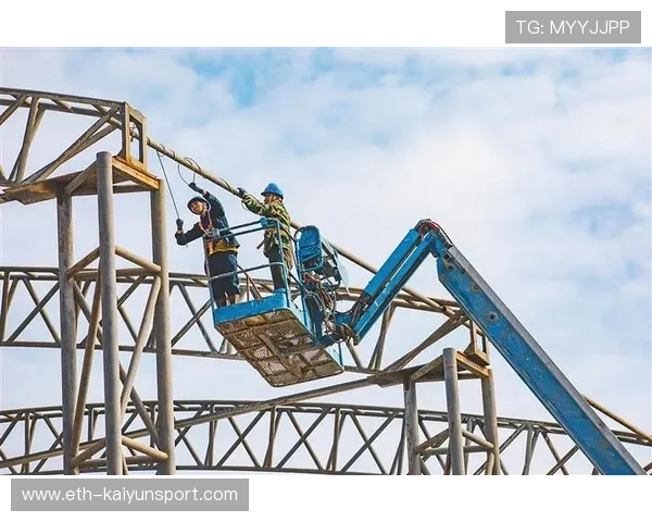 工人高空作业遇风险，东莞安全管理再考验，工地工人高空作业
