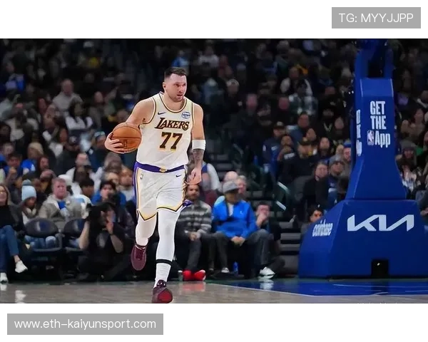 湖人暂停归来上死亡五小 拉拉维亚反击暴扣东契奇以一敌二，lal湖人